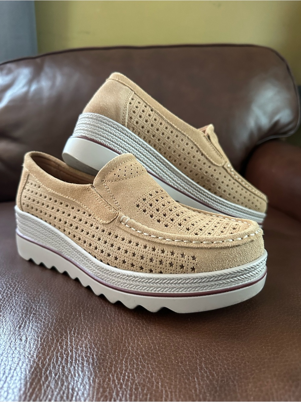 Trendy boutique Beige Perforated Platform Slip-On Loafers sz 9 - Picture 7 of 8